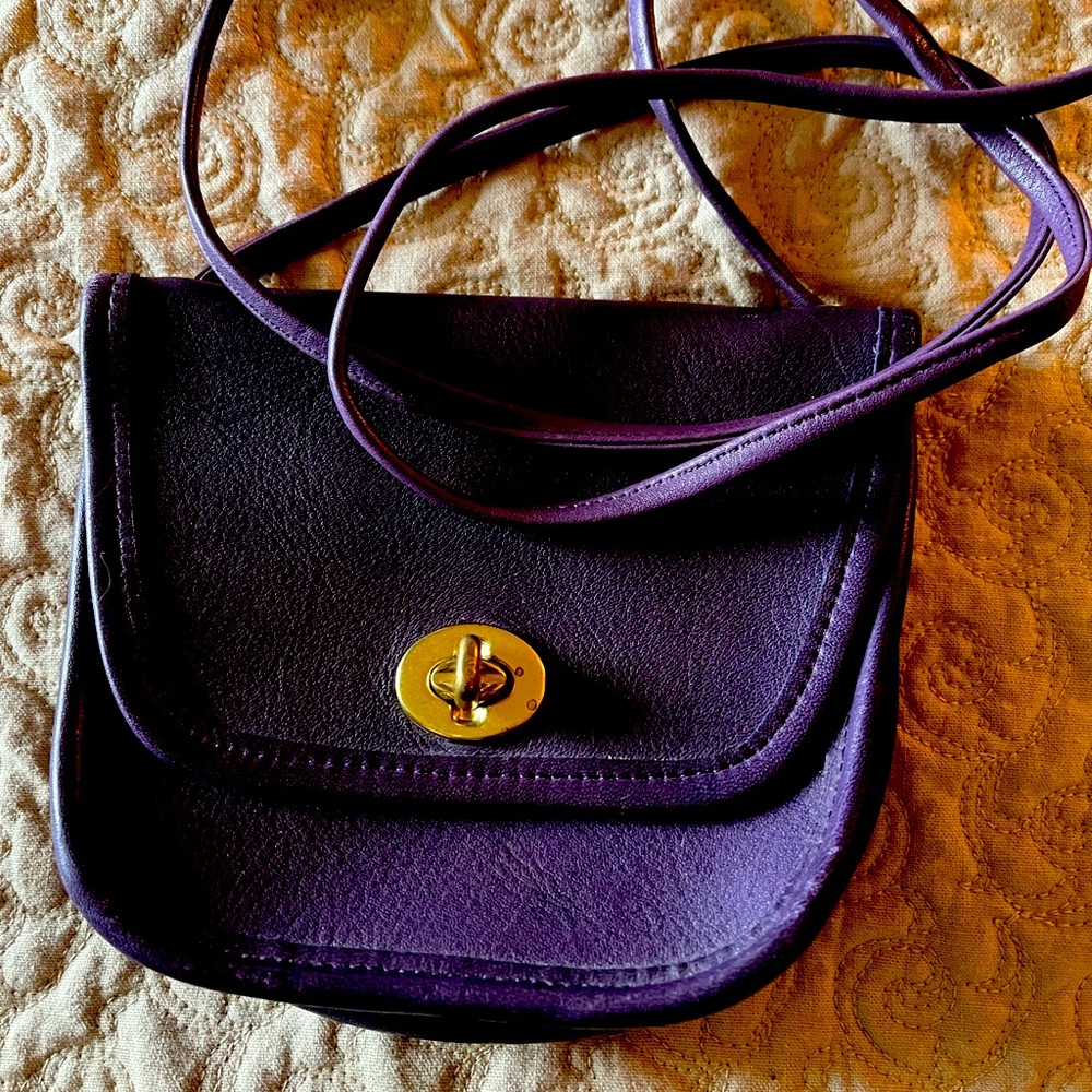 Vintage Coach Purple leather crossbody. Excellent condition.